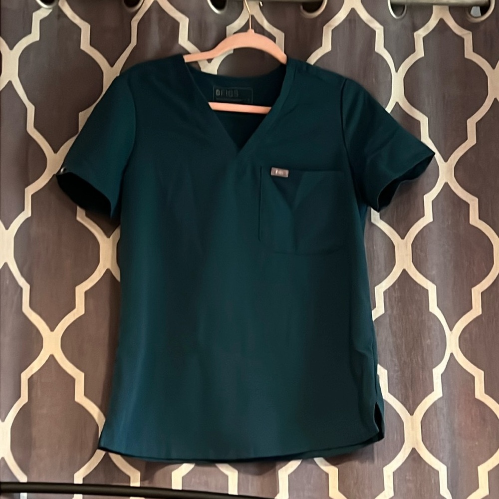 Figs small Caribbean Blue Catarina one pocket top PO# 1643 EUC